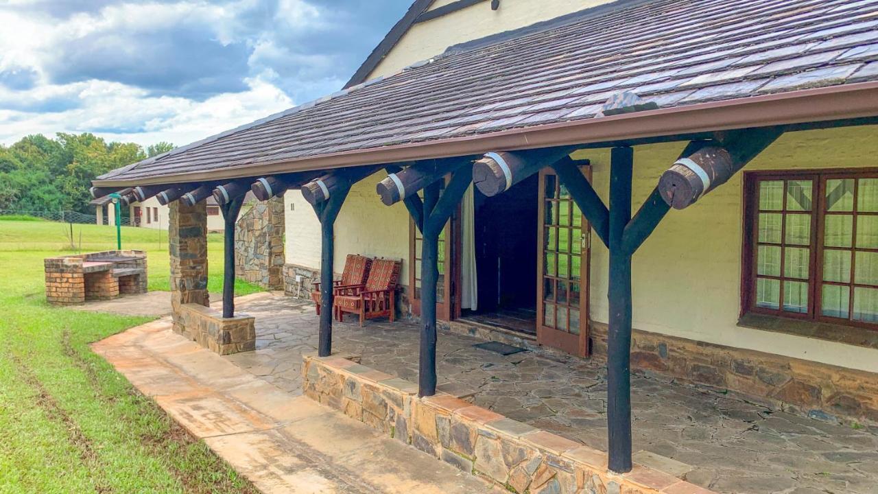 Wits End Mountain Resort Champagne Valley 외부 사진