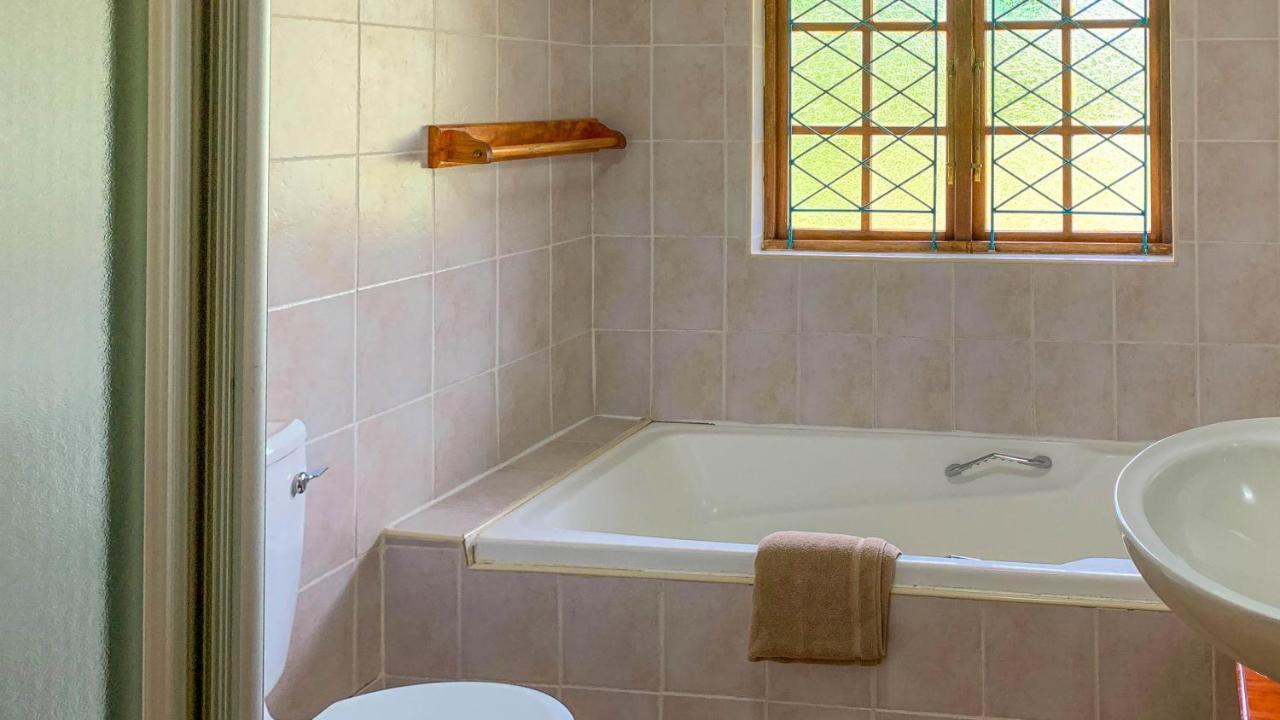 Wits End Mountain Resort Champagne Valley 외부 사진