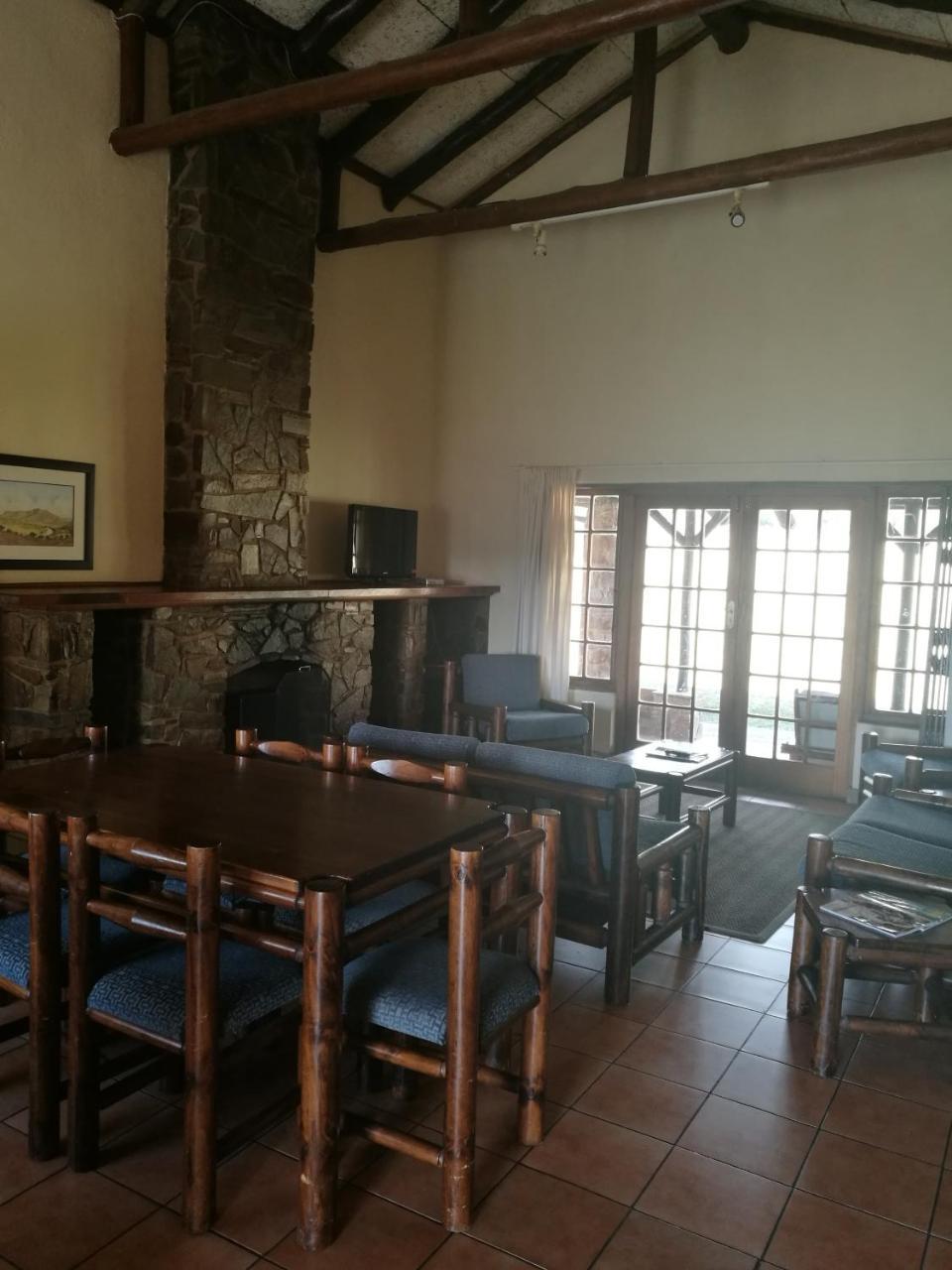 Wits End Mountain Resort Champagne Valley 외부 사진