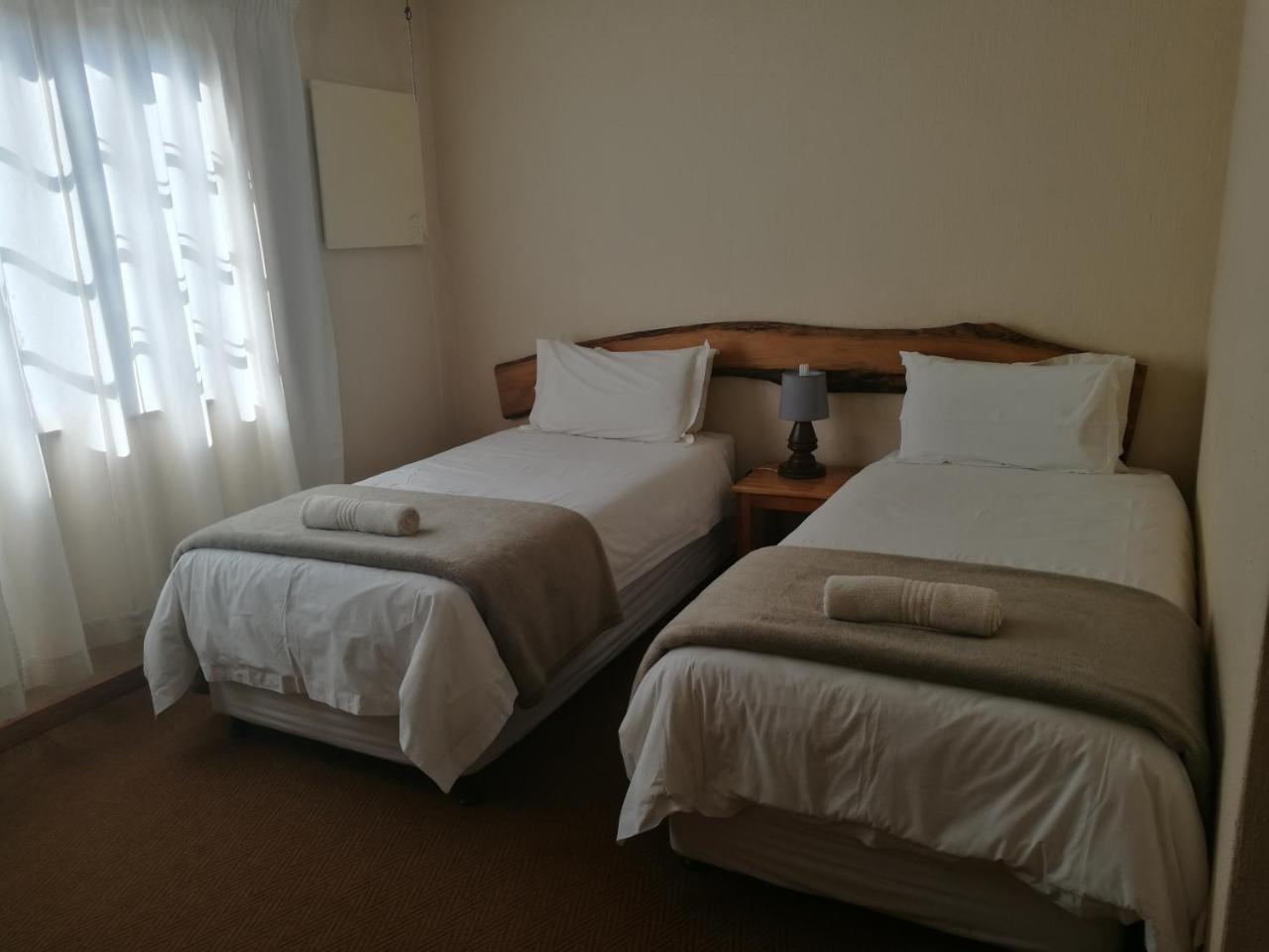 Wits End Mountain Resort Champagne Valley 외부 사진